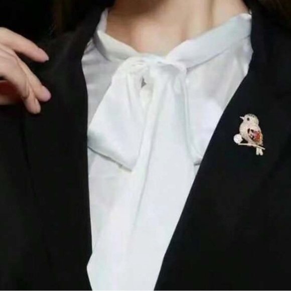 Elegant Multicolor Crystal Bird Brooch - Picture 4 of 5